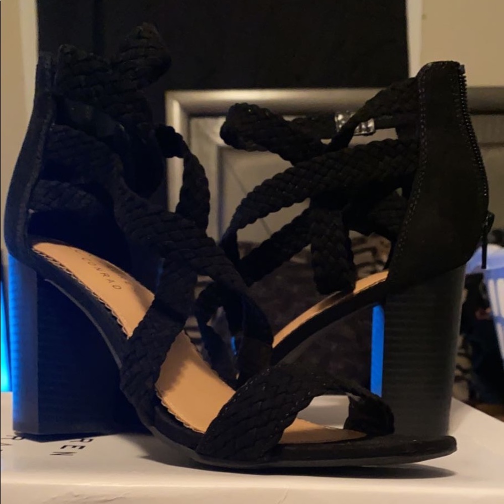 Size 7 1/2 Black Lauren Conrad “Adventure” memory foam heels